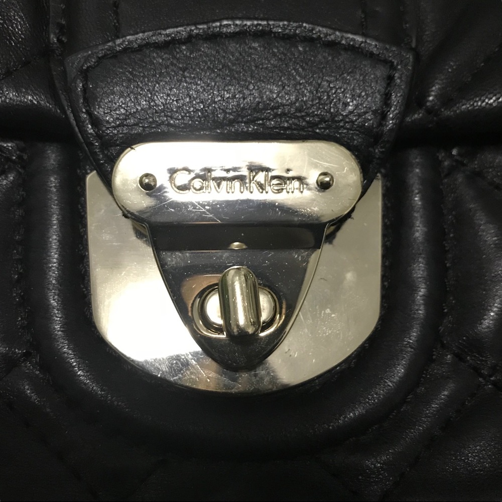 Calvin Klein Pochette Black Quilted Crossbody Bag - Picture 2 of 8
